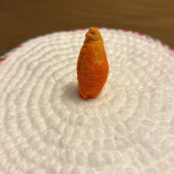 Vintage Early 1980s Christmas Crocheted Large candle centerpiece poinsettia bell - Picture 4 of 10